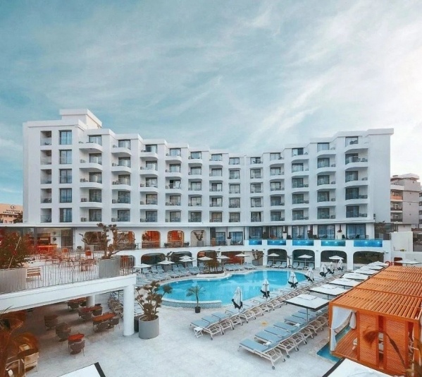 Lalila Blue Suites