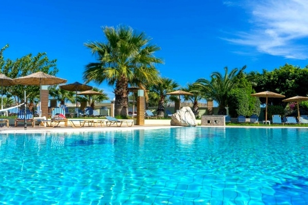 Stamos Plus Hotel