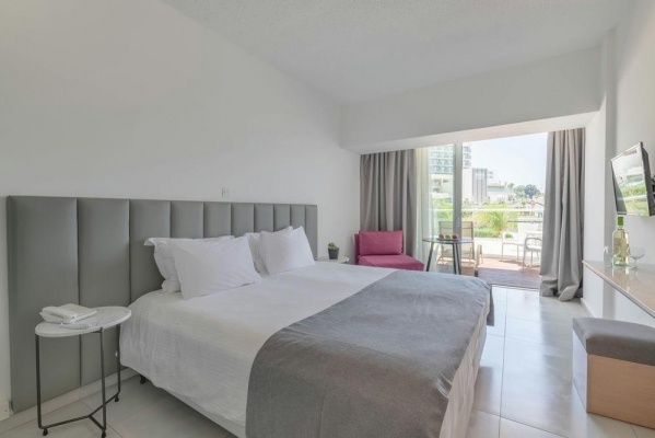 Napa Mermaid Hotel & Suites ****