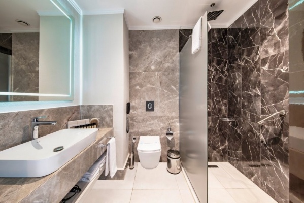 Serenity Queen Hotel***** - UAI, repülővel